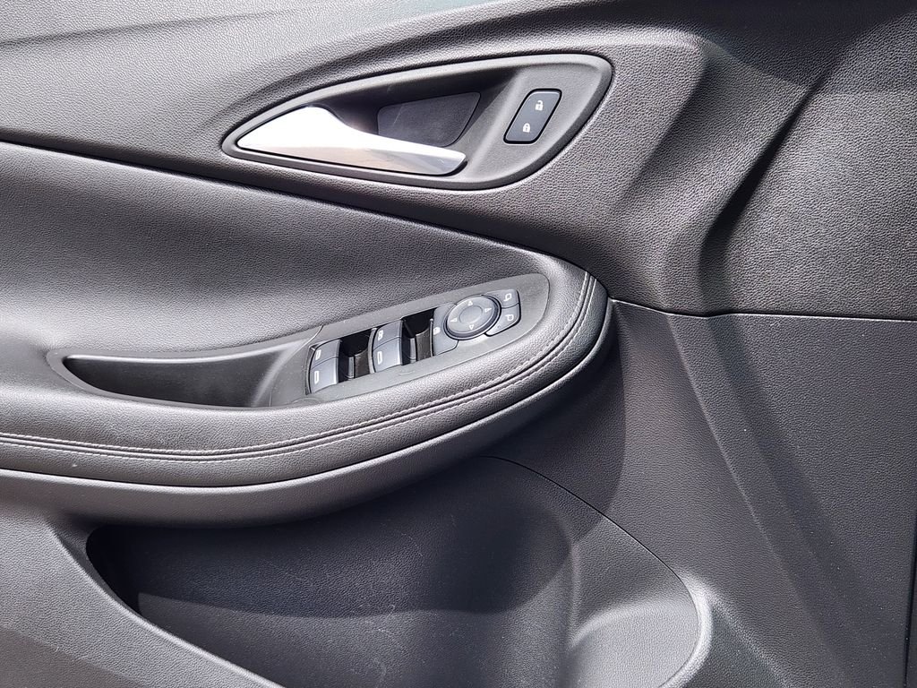 Used 2022 Gray Buick Preferred image 19