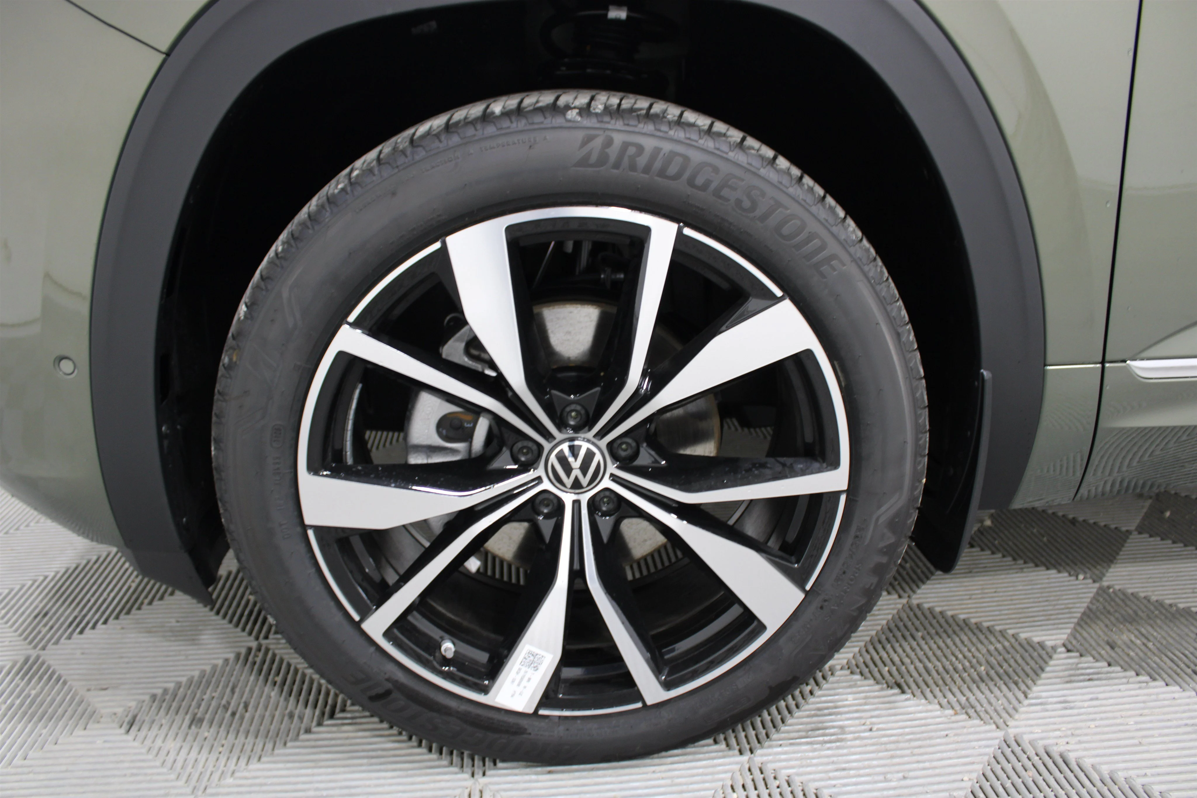 New 2026 Avocado Green Pearl Volkswagen 2.0T SEL Premium R-Line image 31