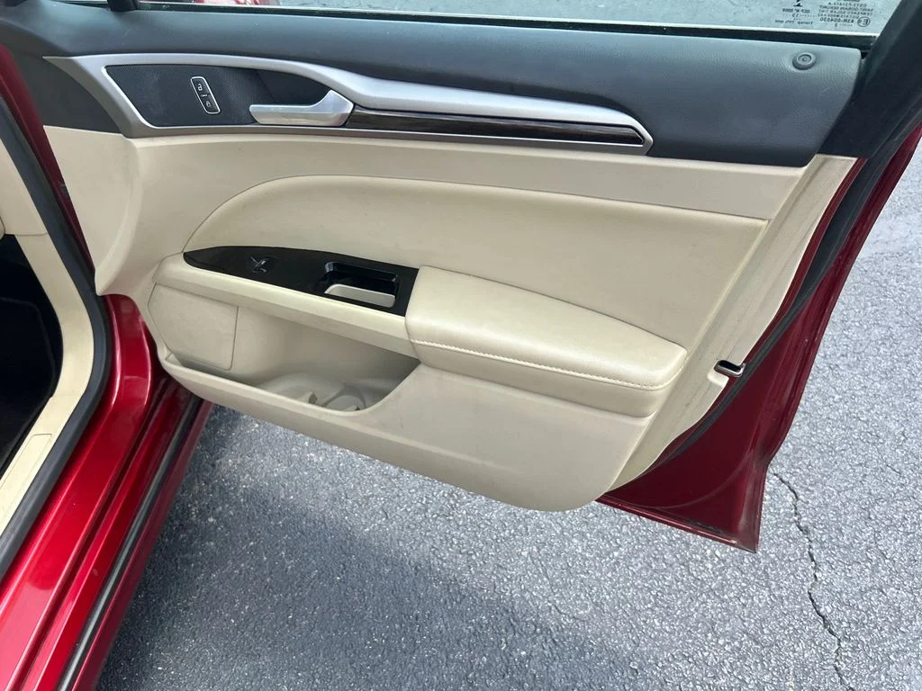 Used 2013 Red Ford SE image 14