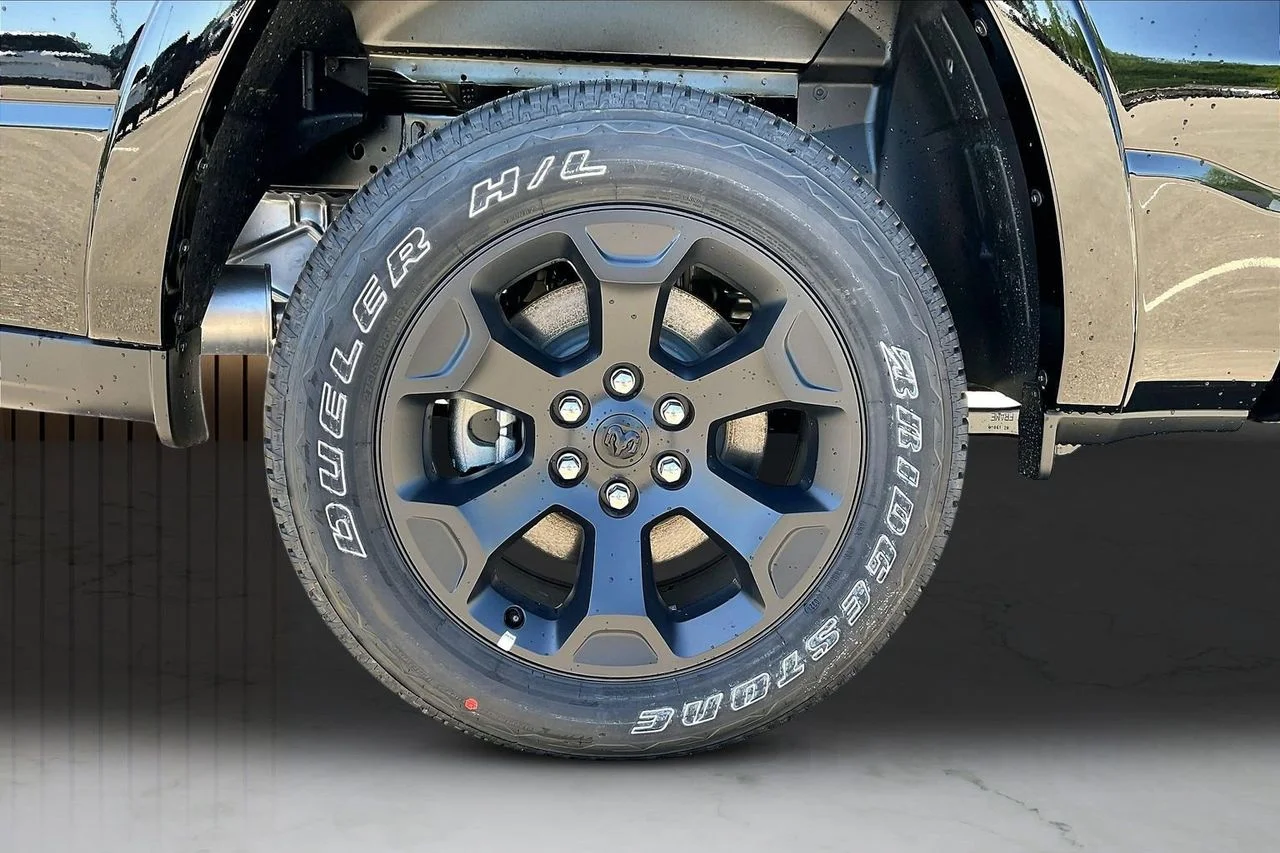 New 2026 Diamond Black Crystal Pearl-Coat Exterior Paint RAM Big Horn/Lone Star image 31