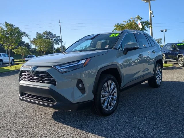 Certified Used 2023  Toyota XLE Premium image 8