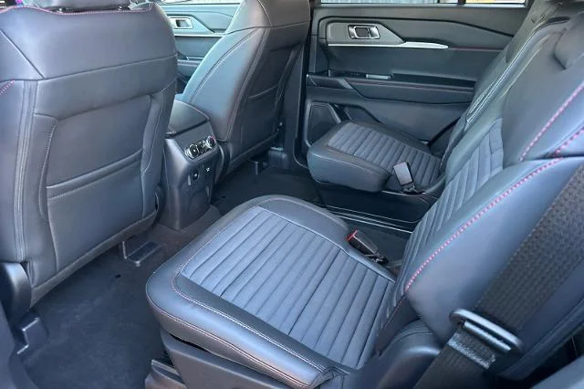 New 2026 Carbonized Gray Metallic Ford ST-Line image 36