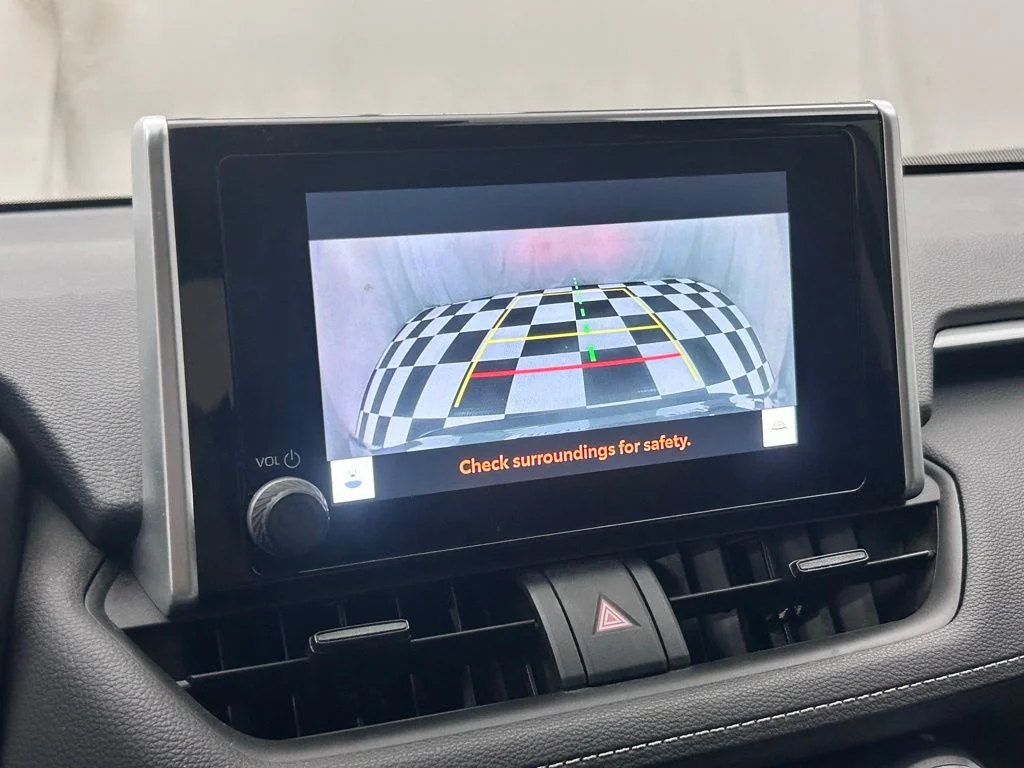 Used 2023  Toyota XLE image 21