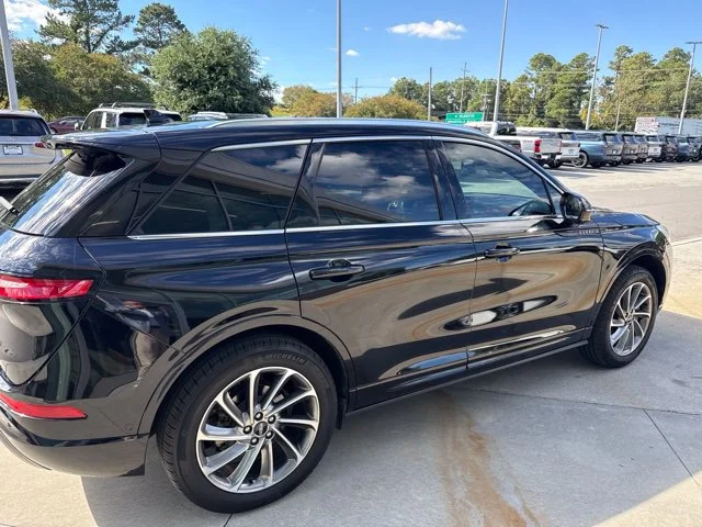 Used 2022 Black Lincoln Grand Touring image 3