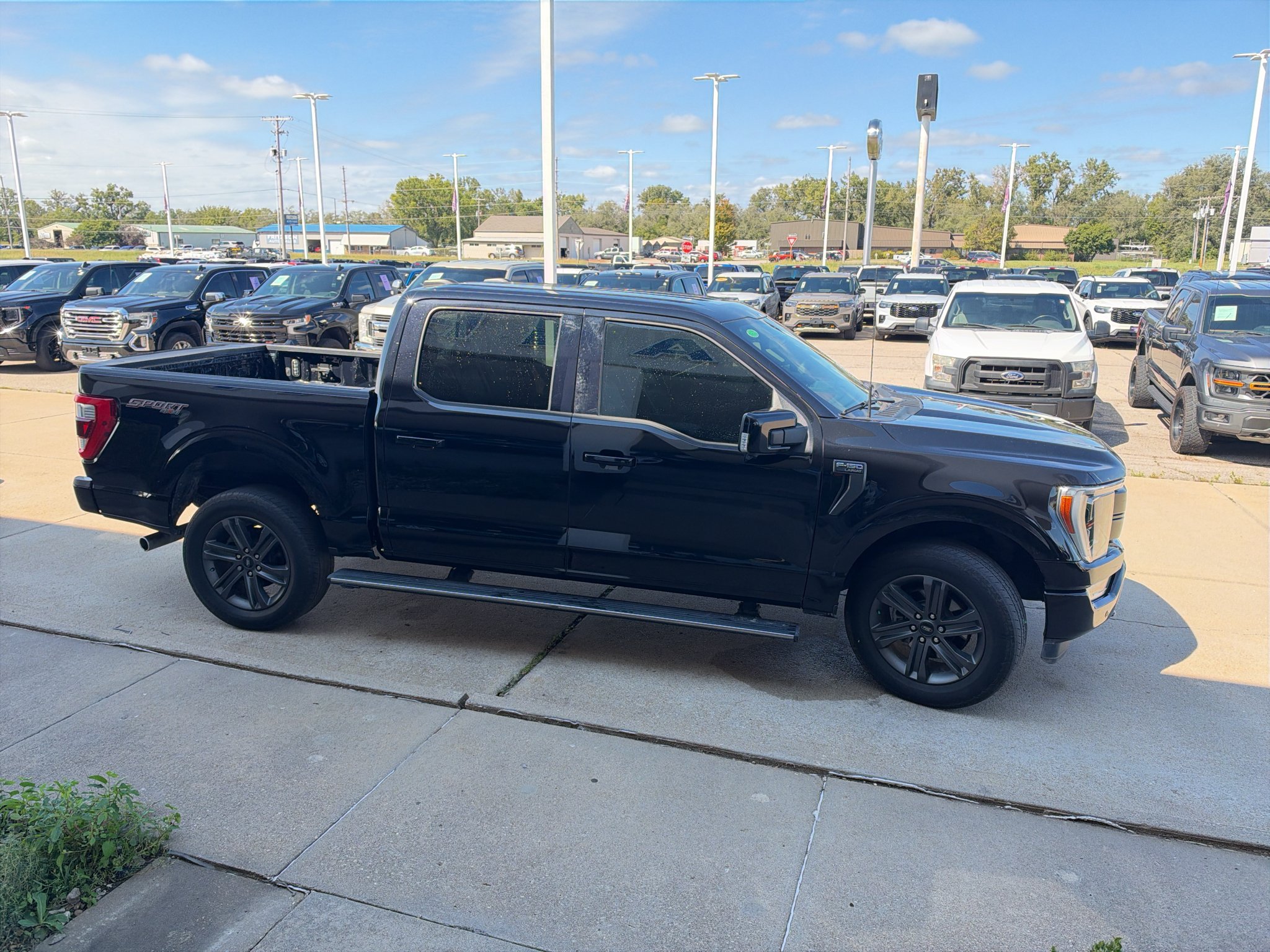 Used 2023 Agate Black Metallic Ford LARIAT image 5