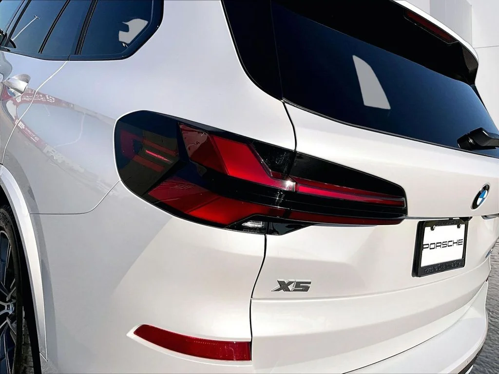 Used 2026 White BMW M60i image 21