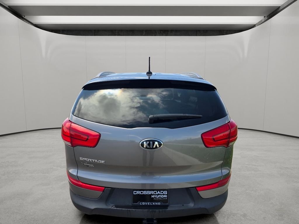 Used 2016 Mineral Silver Kia LX image 4