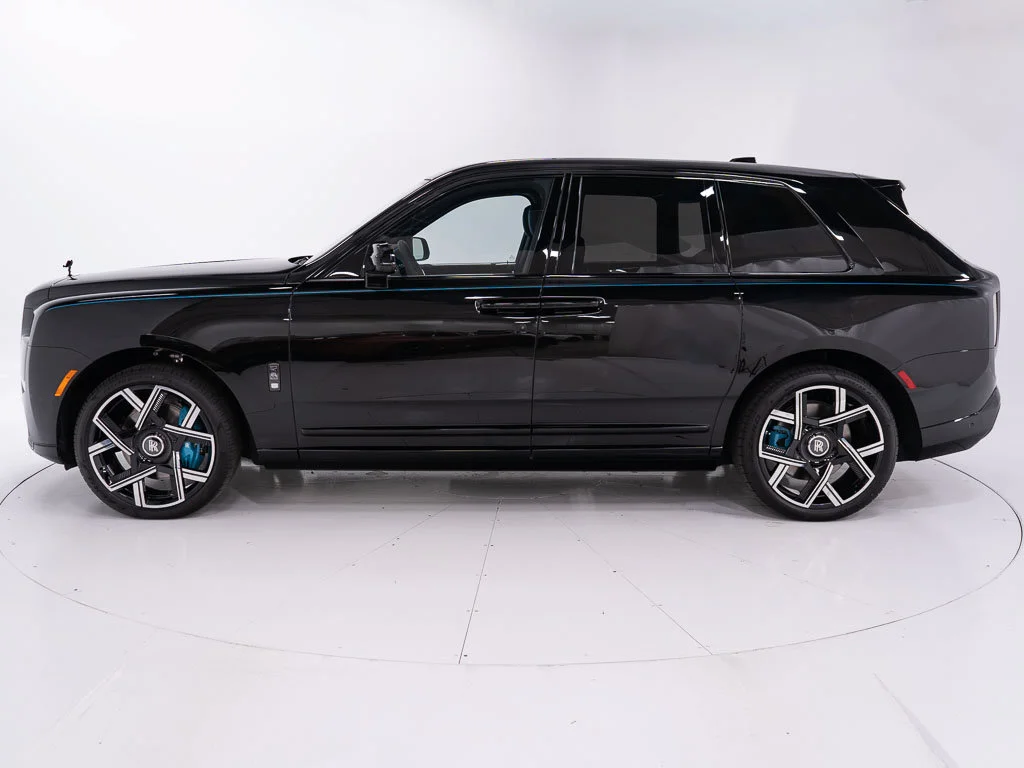 New 2027 Black Diamond Rolls-Royce  image 2