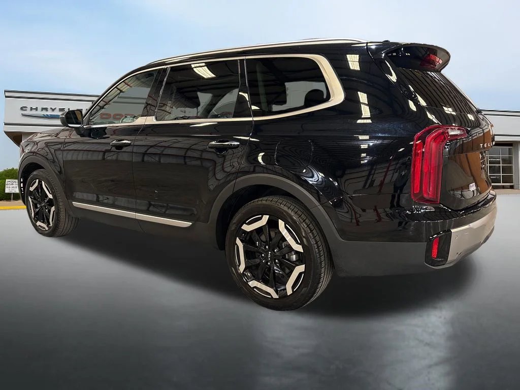 Used 2025 Black Kia S image 3