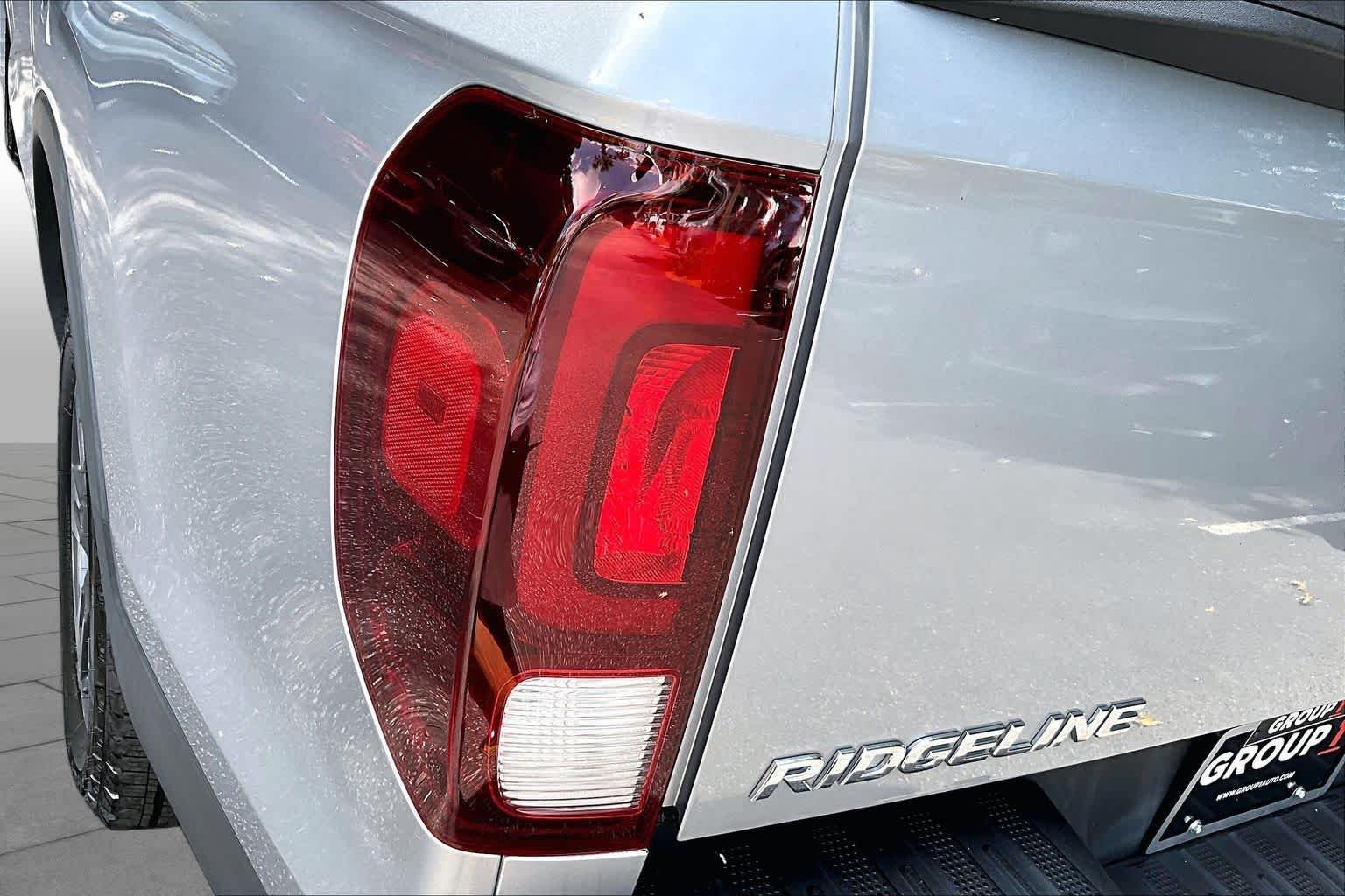 Used 2019 Lunar Silver Metallic Honda RTL-T image 29