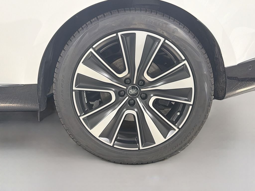 Used 2024 White Land Rover SE image 34