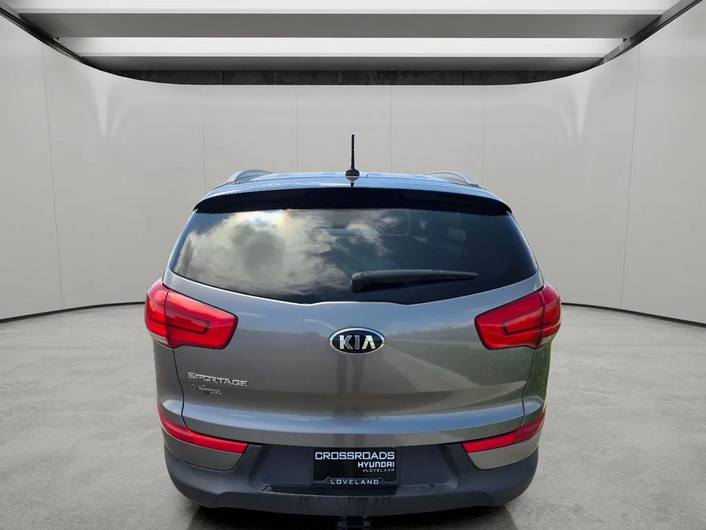 Used 2016 Mineral Silver Kia LX image 4