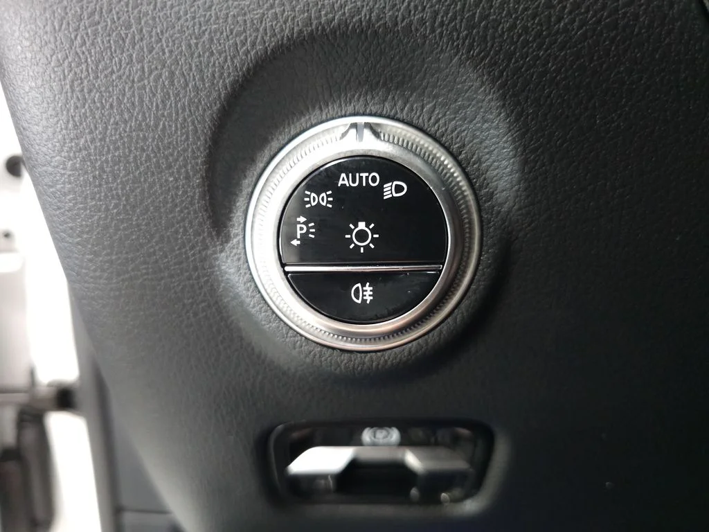 Used 2026 Polar White Mercedes-Benz C 300 image 9