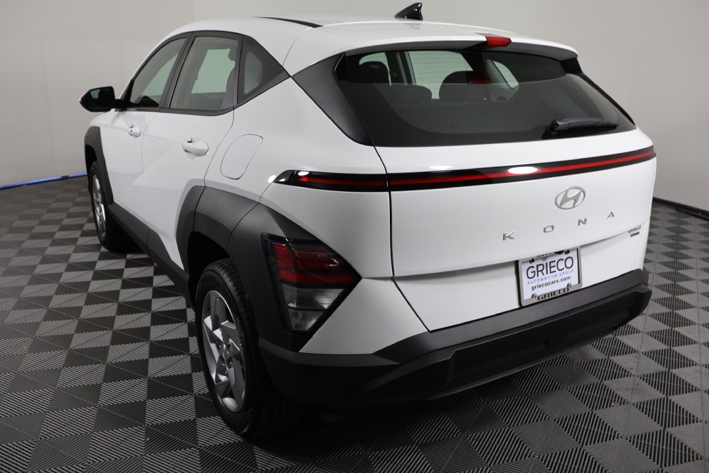 Used 2027 Atlas White Hyundai SE image 6