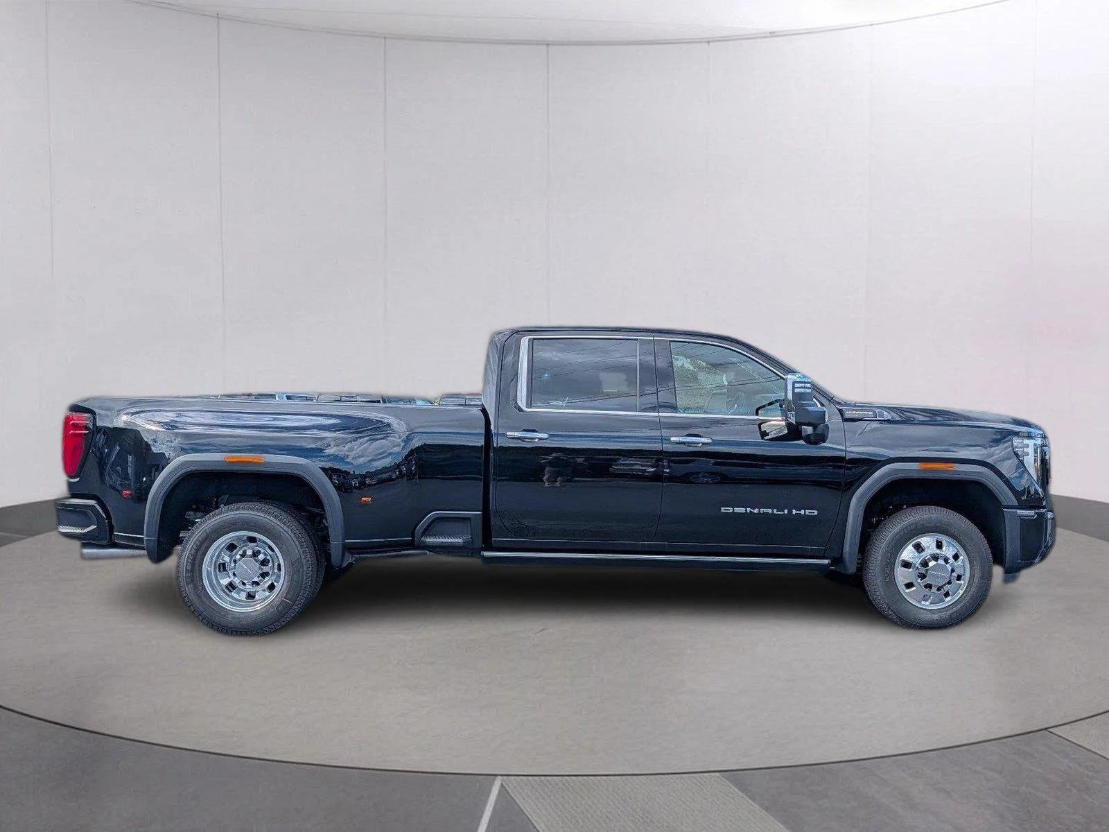 New 2026 Onyx Black GMC Denali Ultimate DRW image 7