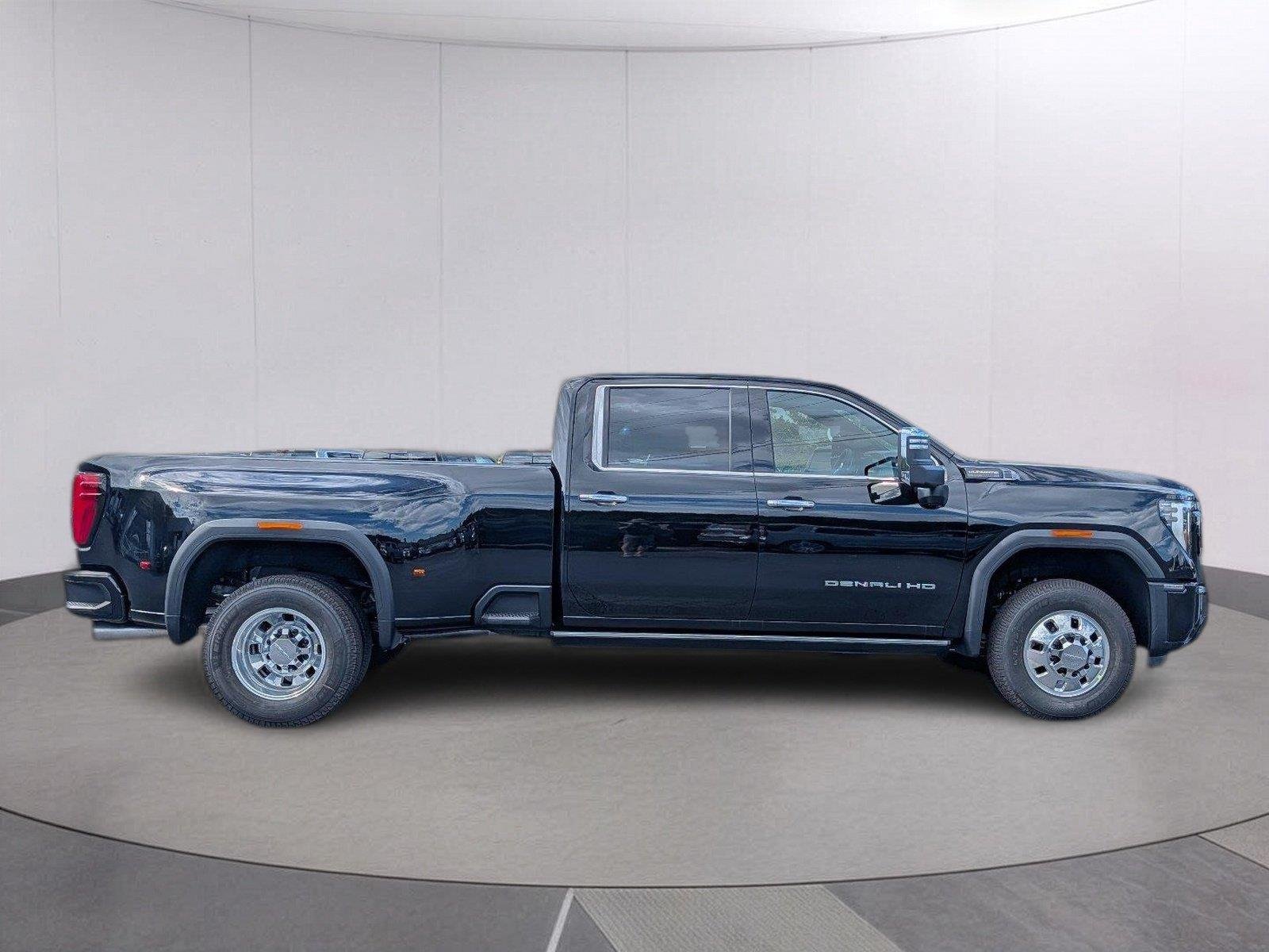 New 2026 Onyx Black GMC Denali Ultimate DRW image 7