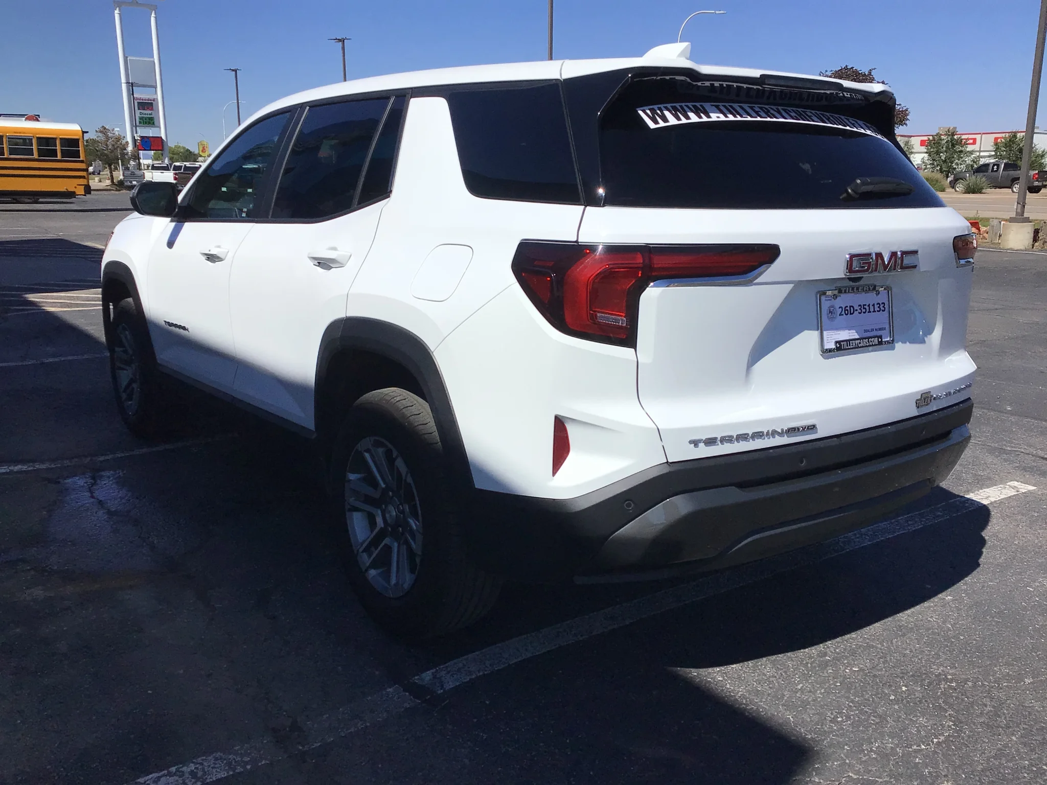 Used 2025 Summit White GMC Elevation image 4