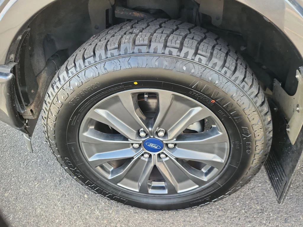 Used 2018 Gray Ford Lariat image 19