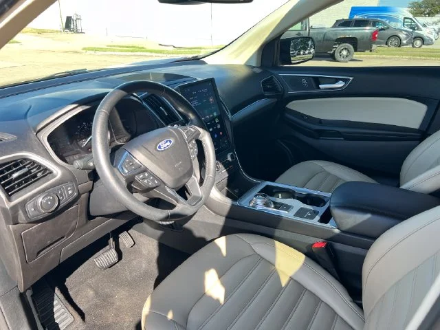 Used 2022 Red Ford SEL image 34