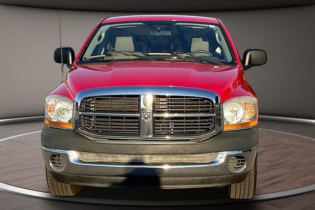 Used 2006 Red Dodge SLT image 3