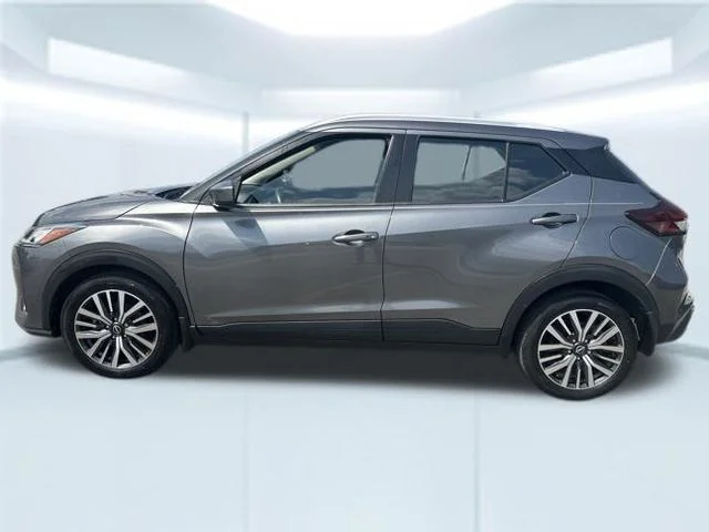 Used 2023 Gray Nissan SV image 11