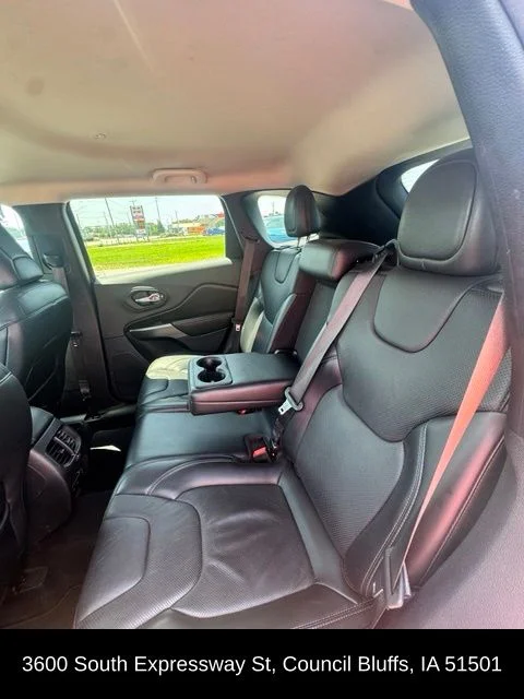 Used 2019 Silver Jeep Limited image 21