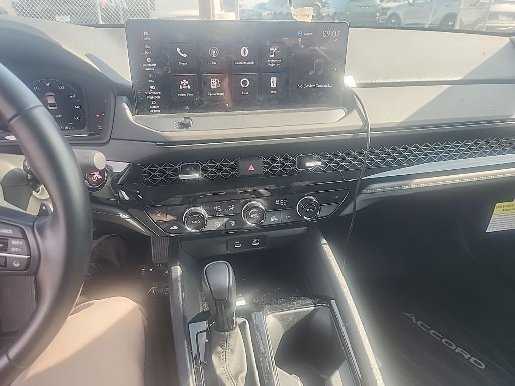 Used 2024  Honda EX-L image 24