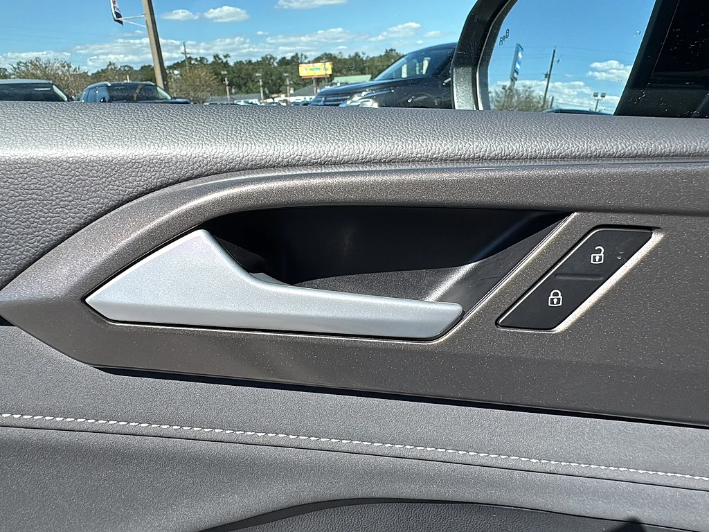 New 2027 Monument Gray w/ Deep Black Roof Volkswagen SE Black FWD image 23