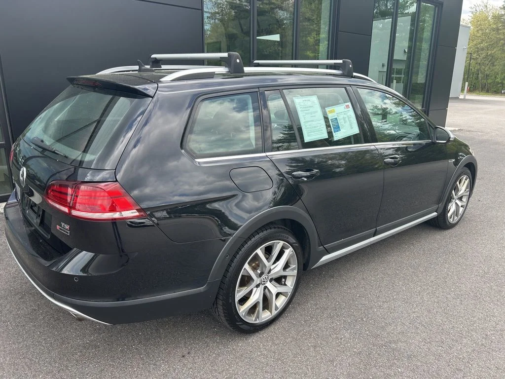 Used 2018 Deep Black Pearl Metallic Volkswagen  image 5