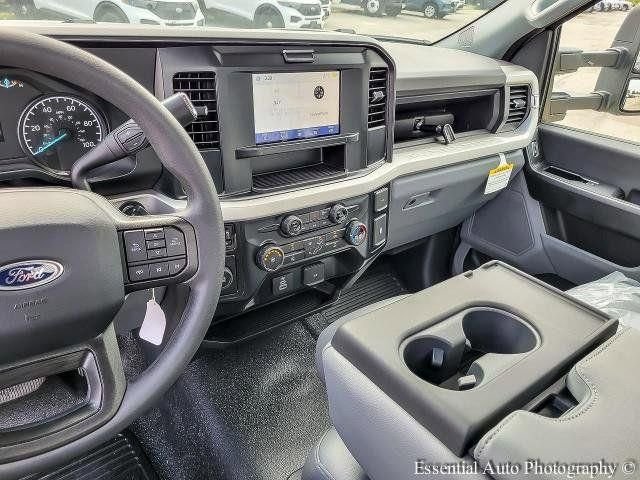 New 2025 Oxford White Ford F-450® XL image 41