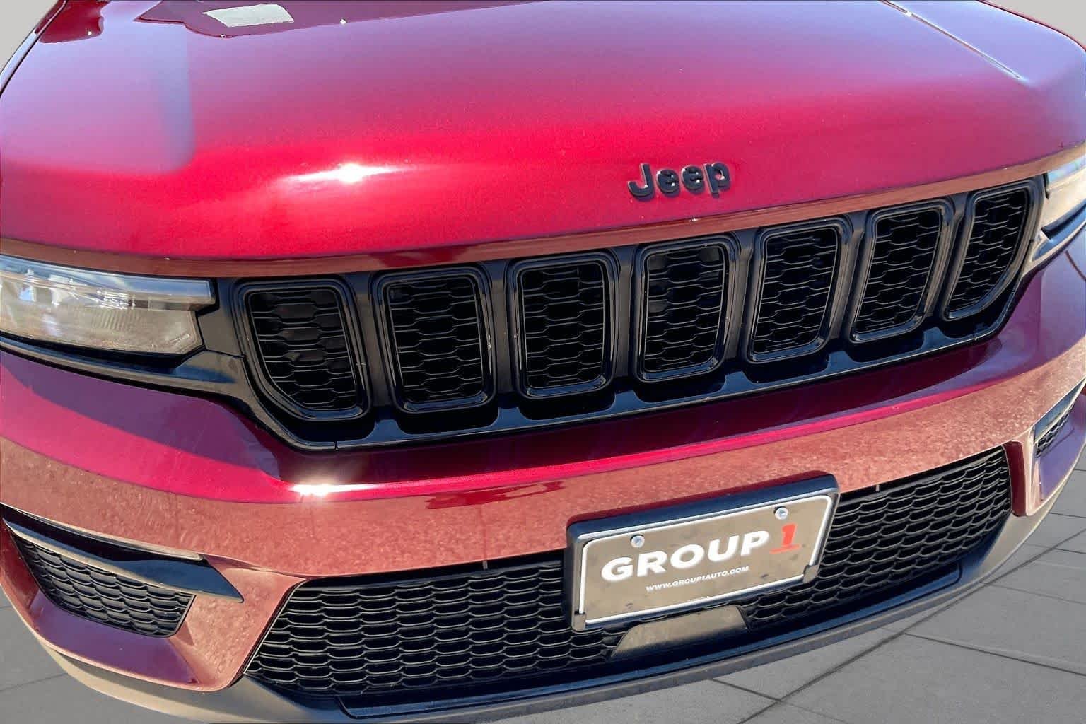 Used 2025 Velvet Red Pearlcoat Jeep Limited image 30