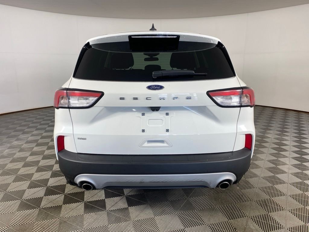 Used 2022 White Ford SE image 5