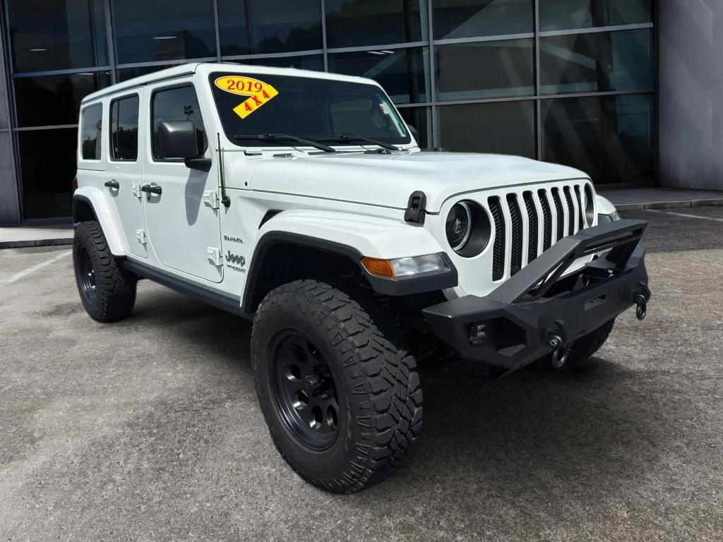 Used 2019 Bright White Clearcoat Jeep Sahara image 8