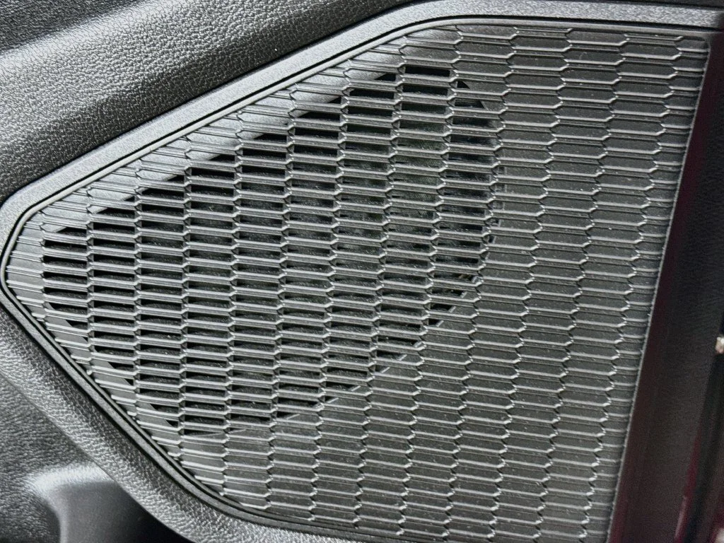 Used 2023 Red Jeep Altitude image 22