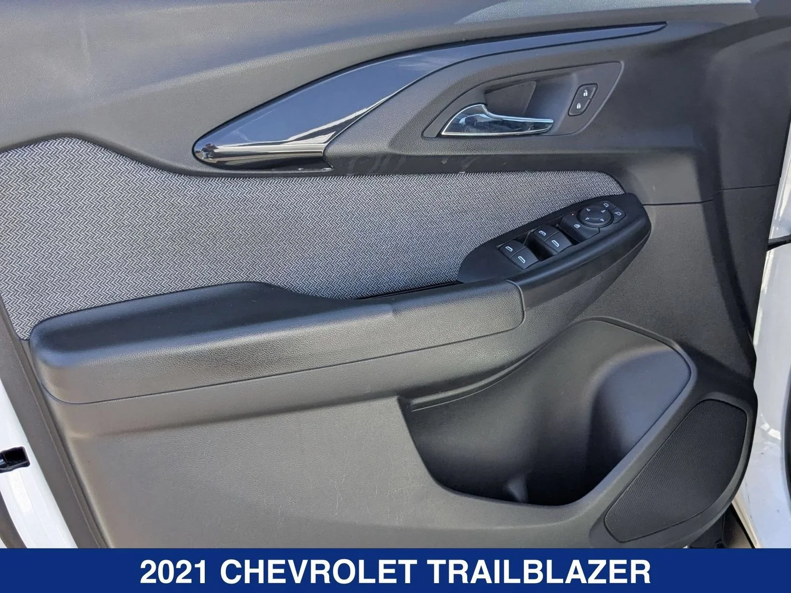 Used 2021 White Chevrolet LT image 10
