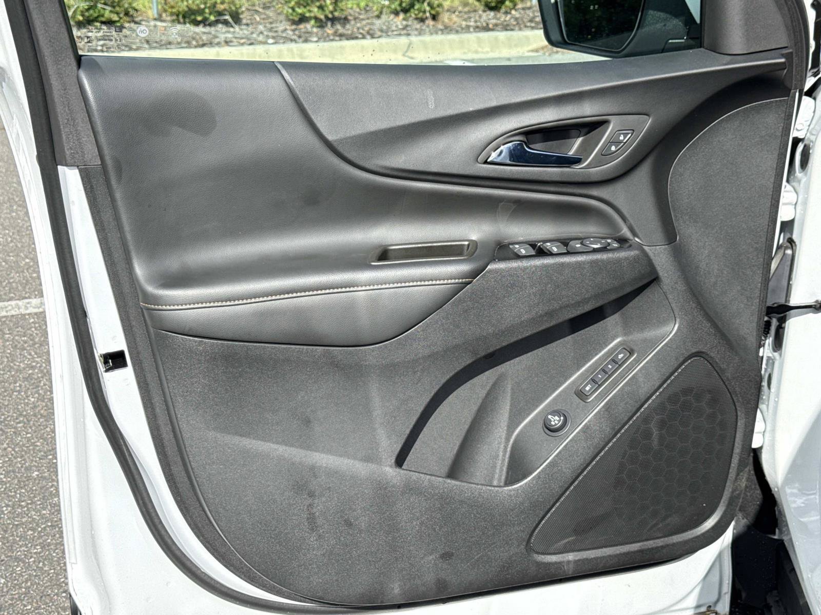 Used 2023 SUMMIT WHITE Chevrolet Premier image 16