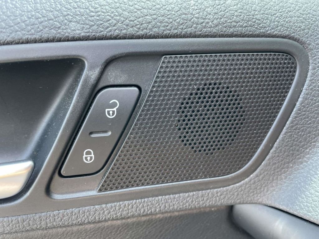 Used 2015 Gray Volkswagen SEL image 18