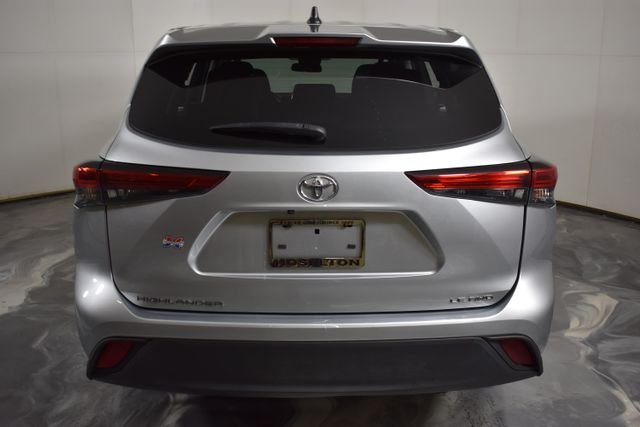 2022 Toyota Highlander LE - Photo 9