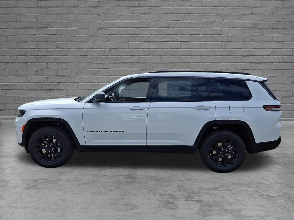 New 2026 Bright White Clearcoat Jeep Laredo Altitude image 5
