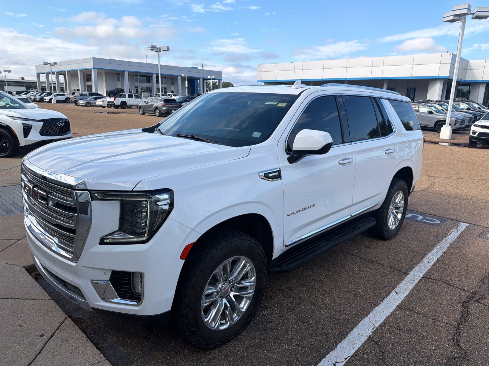 Used 2023 White GMC SLT image 4