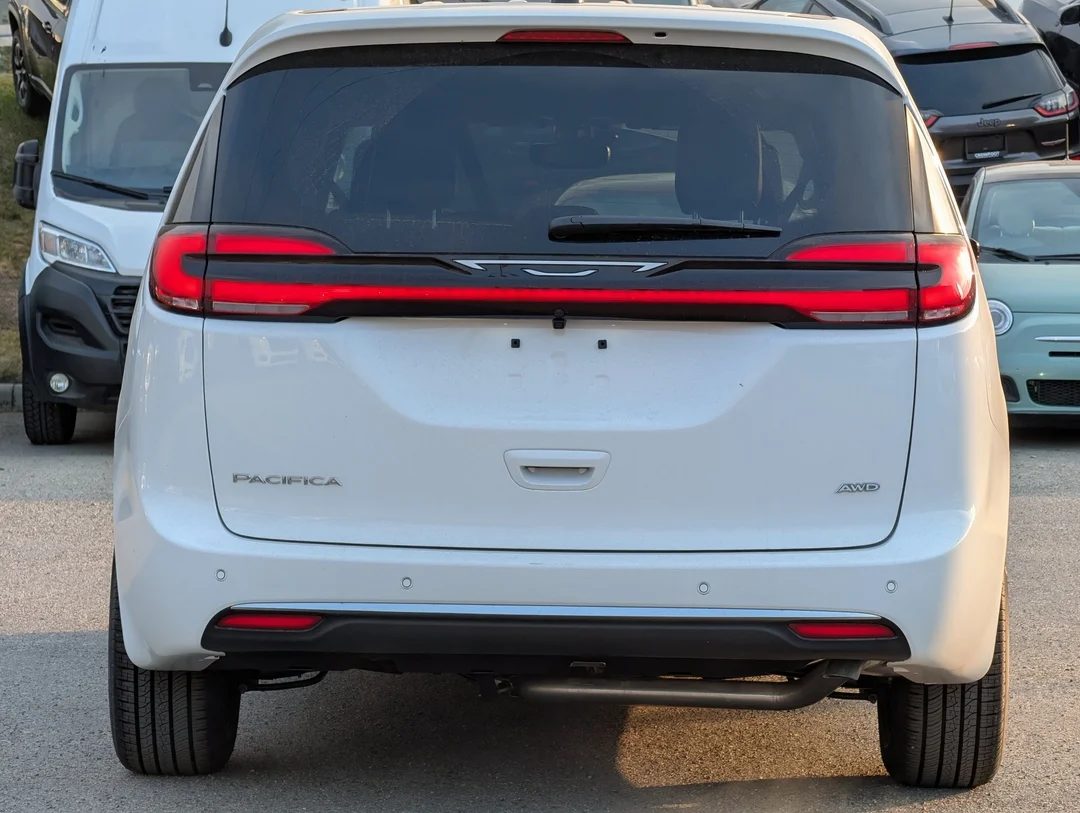 New 2027 White Chrysler Select - - AWD - 3.6L Pentastar V6 - Safety Sphere Pkg - Power Sunroof & More! image 7