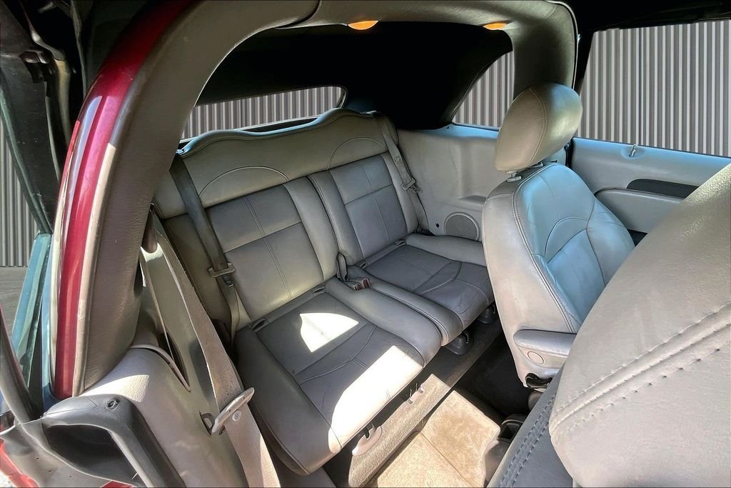 Used 2005 Red Chrysler Touring image 27