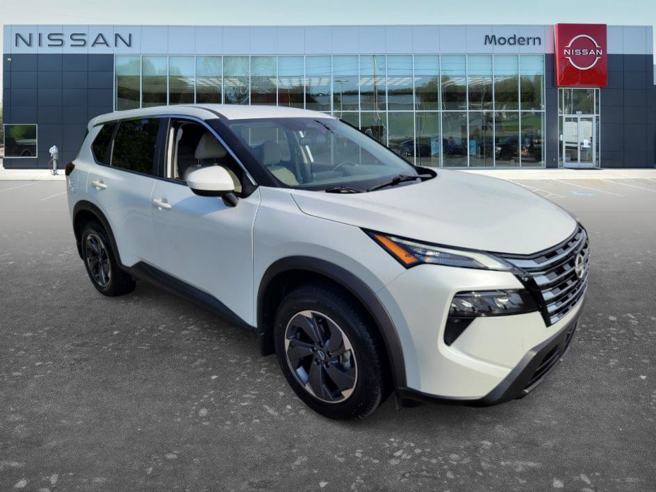 Used 2025 Everest White Pearl Nissan SV image 3