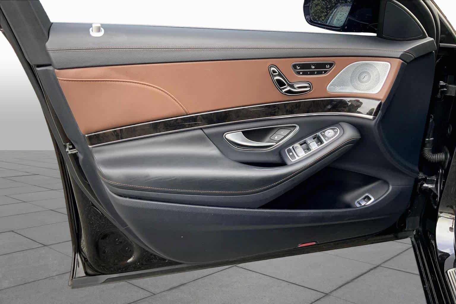 Used 2014 designo Mocha Black Mercedes-Benz S 550 image 21