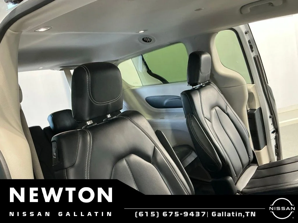 Used 2023 Bright White Clearcoat Chrysler Touring L image 15
