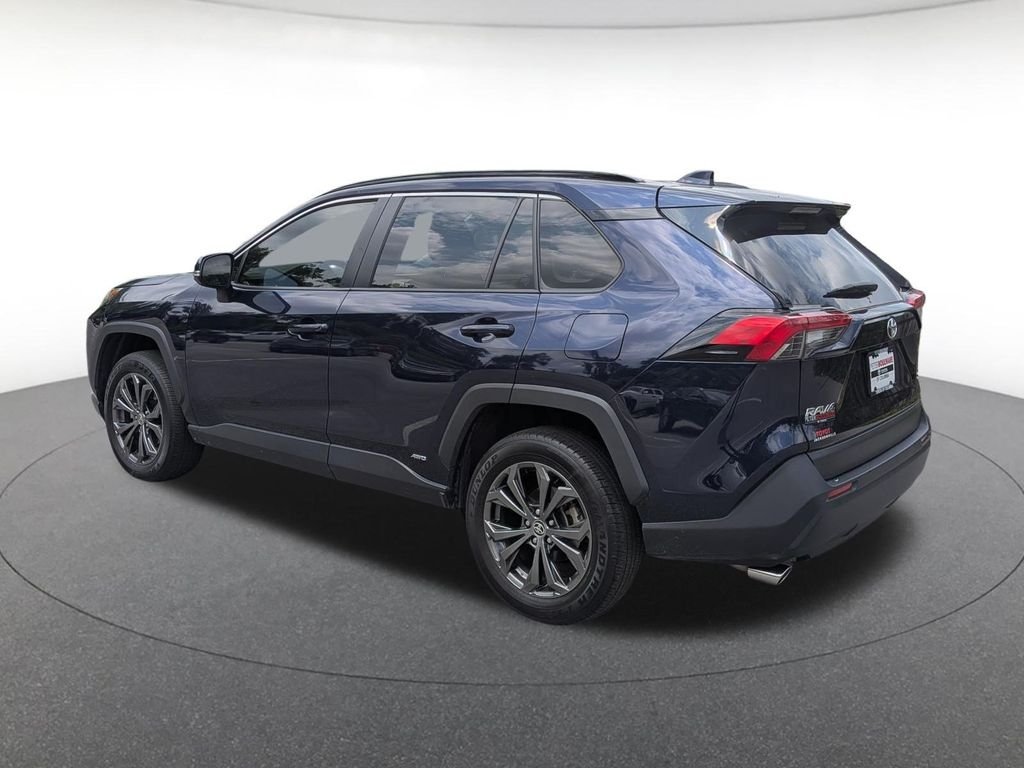 Used 2025  Toyota XLE Premium image 4
