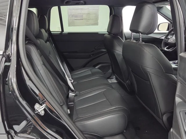 New 2026 Diamond Black Crystal Pearl-Coat Exterior Paint Jeep Limited image 16