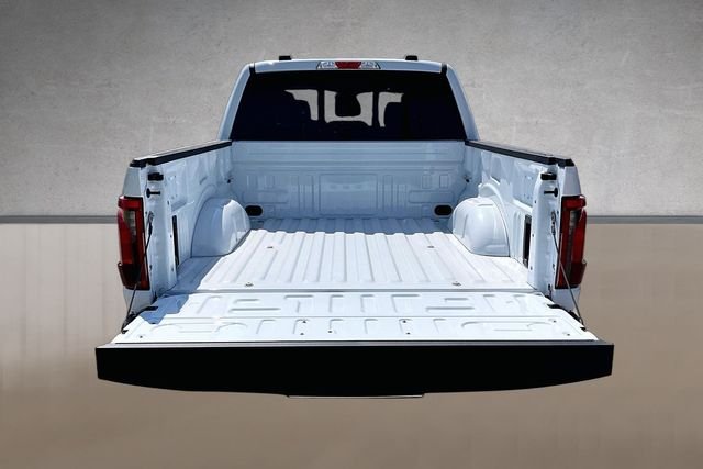New 2026 Oxford White Ford XLT image 13