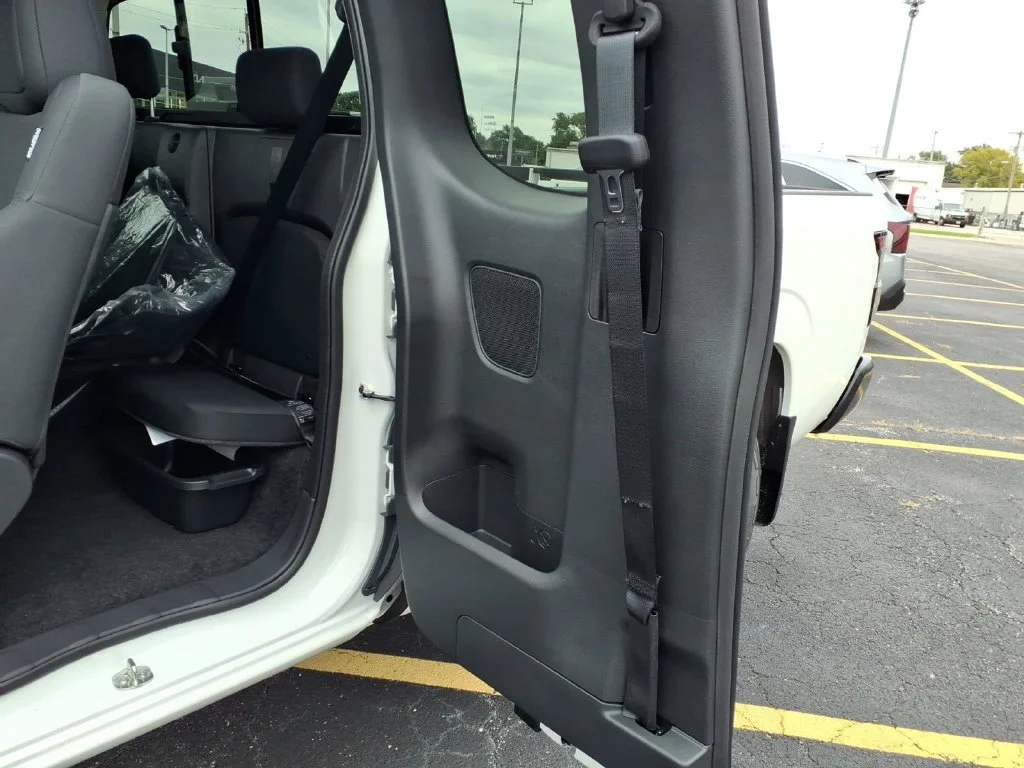New 2027 Glacier White Nissan King Cab® S image 9