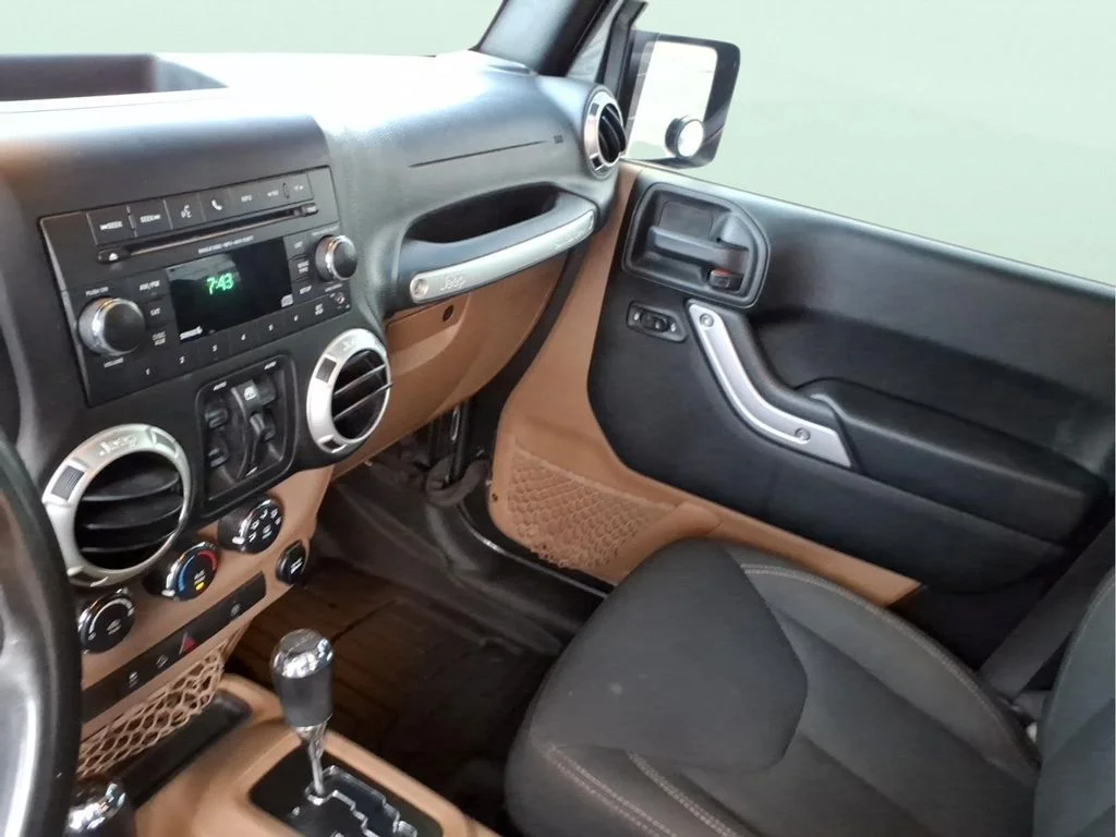 Used 2018 Gray Jeep Unlimited Sahara image 15